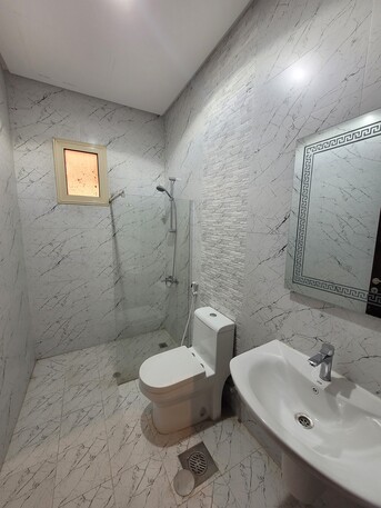Paris, Apartments, Flats, Houses & Villas, KD 700/month,  4 BR,  180 Sq. Meter,  4 Bedroom Flat For Rent In Surra At 700KD