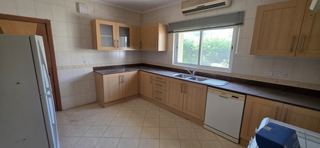 Saar, Villas, BHD 650,  Semi Furnished Family Villa For Rent In Saar With Private Pool In A Compound