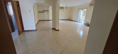 Saar, Villas, BHD 650,  Semi Furnished Family Villa For Rent In Saar With Private Pool In A Compound