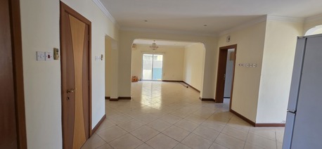 Saar, Villas, BHD 650,  Semi Furnished Family Villa For Rent In Saar With Private Pool In A Compound