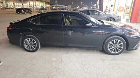 Khobar, Vehicles, Cars & Trucks , SAR 165000,  Lexus ES 300h,  2024,  Automatic,  35500 KM,  Pristine  Lexus ES300h | Low Mileage | Full Warranty