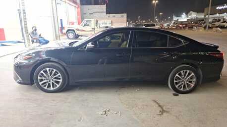 Khobar, Vehicles, Cars & Trucks , SAR 165000,  Lexus ES 300h,  2024,  Automatic,  35500 KM,  Pristine  Lexus ES300h | Low Mileage | Full Warranty