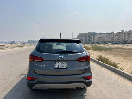 Dammam, Vehicles, Cars & Trucks , SAR 47000,  Hyundai Santa Fe,  2016,  Automatic,  251000 KM,  Half Option 3.3L 4wd 7 Seats