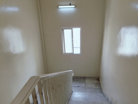 Hoora, Offices, BHD 150,  1BHK. Commercil Offic Flat For Rent.1Room.Hall. Kitchen. No.lift.2Nd Floor In -((Hoor)))