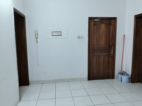 Hoora, Apartments/Houses, BHD 220/month,  2 BR,  2Bedroom 2Bath Small. Kitchen. Balcony, Lift. S/F. With A/C Inc Ewa In -(((Hoora)))