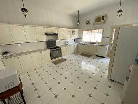 Adliya, Apartments/Houses, BHD 650/month,  5 BR,  Very Nice  Semi Furnished Vila  With Parking  & Maidroom