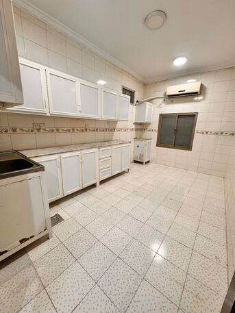 Kuwait City, Apartments/Houses, KWD 650/month,  6 BR,  A First Floor With