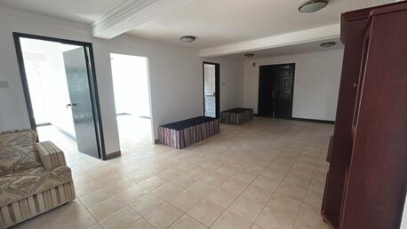 Manama, Apartments/Houses, BHD 250/month,  3 BR,  Semi Furnished Flats For Rent !