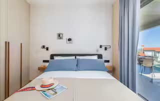 Paris, Apartments, Flats, Houses & Villas, EUR 1500/month,  3 BR,  110 Sq. Meter,  House/apartment For Rent 01-06 Months  01.11 - 15.04