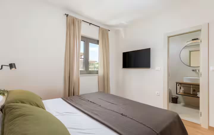 Paris, Apartments, Flats, Houses & Villas, EUR 1500/month,  3 BR,  110 Sq. Meter,  House/apartment For Rent 01-06 Months  01.11 - 15.04