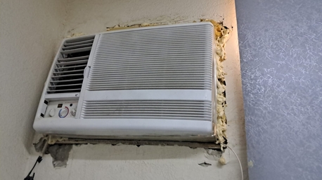 Al Ghubayrah, Air Conditioners, SAR 300,  Hot And Cold Window Air Conditioner