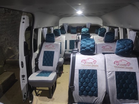 Cairo, Automotive, إيجار تويوتا هايس بالسائق: الحل الأمثل لتن