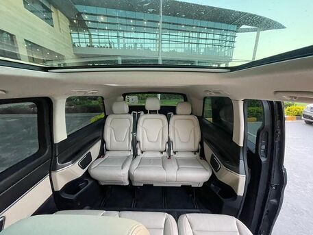 Cairo, Automotive, إيجار أفخم مرسيدس فيانو بالسائق: خدمة رجال 