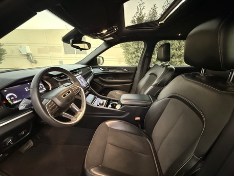 Riyadh, Vehicles, Cars & Trucks , SAR 136000,  Jeep Grand Cherokee L,  2023,  Automatic,  77000 KM,  Zero Paint Grand Cherokee 7 Seats