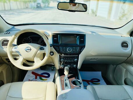 Tubli, Vehicles, Cars & Trucks , BHD 100,  Nissan Pathfinder,  2015,  Automatic,  200000 KM,  -SV  MODEL FOR SALE