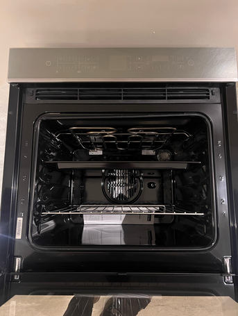 Khobar, Appliances, SAR 1650,  Ariston Oven Italian Made 60x60 Cm With Fan Not Used Full Touch Screen, Made In Italy