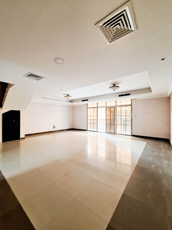 Manama, Villas, BHD 550,  For Rent: Semi-furnished Villa In Salmaniya Area