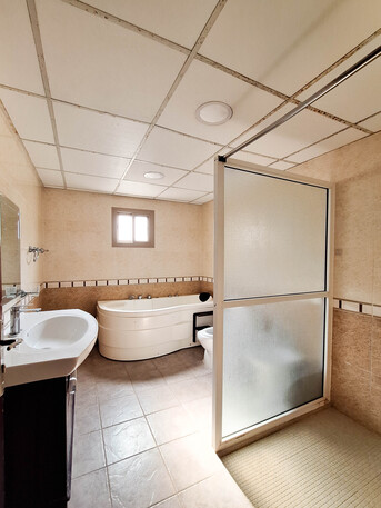 Manama, Villas, BHD 550,  For Rent: Semi-furnished Villa In Salmaniya Area