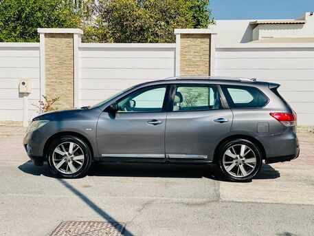 Tubli, Vehicles, Cars & Trucks , BHD 100,  NISSAN PATHFINDER-SV,  2015,  Automatic,  200000 KM,    MODEL FOR SALE