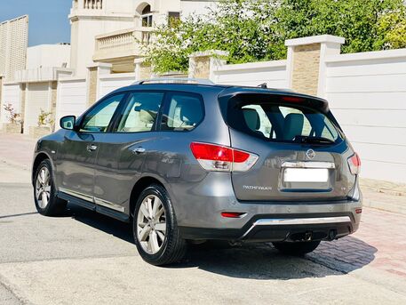 Tubli, Vehicles, Cars & Trucks , BHD 100,  NISSAN PATHFINDER-SV,  2015,  Automatic,  200000 KM,    MODEL FOR SALE