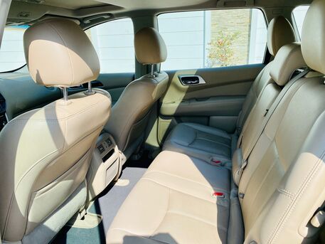 Tubli, Vehicles, Cars & Trucks , BHD 100,  NISSAN PATHFINDER-SV,  2015,  Automatic,  200000 KM,    MODEL FOR SALE