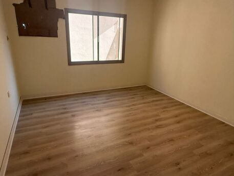 Busaiteen, Apartments/Houses, BHD 200/month,  3 BR,  Flat For Rent In Busaiteen Without EWA
