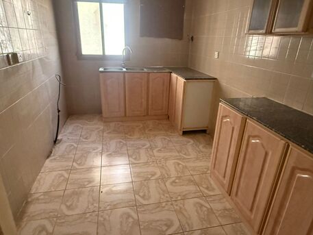 Busaiteen, Apartments/Houses, BHD 200/month,  3 BR,  Flat For Rent In Busaiteen Without EWA