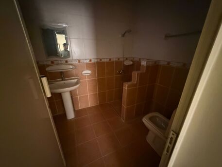 Busaiteen, Apartments/Houses, BHD 200/month,  3 BR,  Flat For Rent In Busaiteen Without EWA