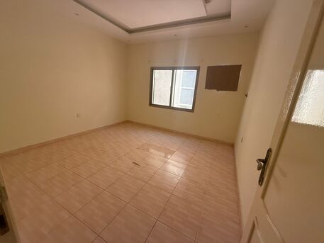 Busaiteen, Apartments/Houses, BHD 200/month,  3 BR,  Flat For Rent In Busaiteen Without EWA