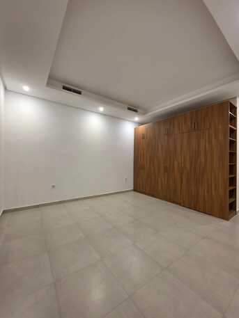 Kuwait City, Apartments/Houses, KWD 800/month,  5 BR,  For Rent In Al-Masayel: Ground Floor Apartment With 5 Rooms And A Private Entrance.  It Co