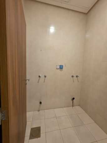 Kuwait City, Apartments/Houses, KWD 800/month,  5 BR,  For Rent In Al-Masayel: Ground Floor Apartment With 5 Rooms And A Private Entrance.  It Co