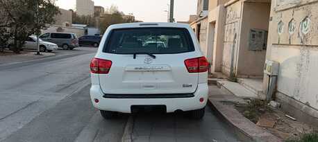 Riyadh, Vehicles, Cars & Trucks , SAR 60000,  Toyota Sequoia,  2014,  Automatic,  450000 KM,  Pearl White 4X4