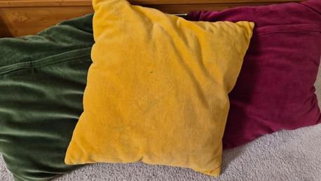 Riyadh, Household Items, SAR 150,  Cushions.