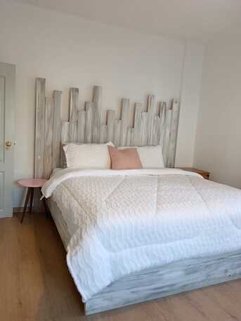 Paris, Apartments/Houses, Jod 850/month,  Furnished,  2 BR,  Beautiful And Clean Fully Furnished Apartment For Rent In Lweibdeh