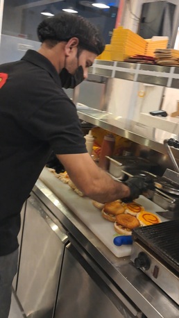 Riyadh, Job Seekers, Looking For Burger Sandwich Maker Job Or Cashier Job