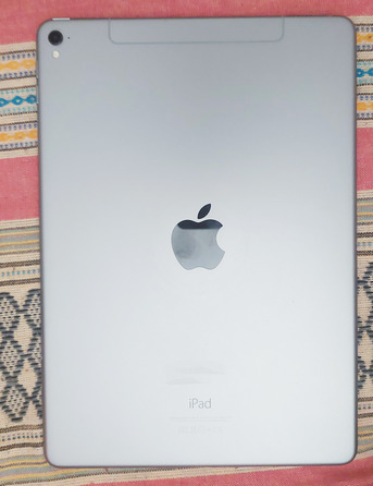 Jeddah, Tablet Computers, SAR 900,  IPad 9.7 Inch 4G 128 GB In Neat And Clean Condition