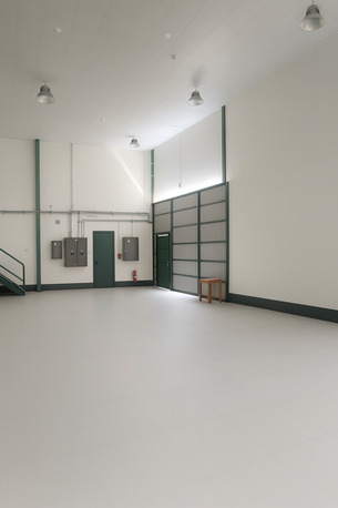 Salmabad, Warehouses, BHD 2500,  900 Sq. Meter,  For Rent : Spacious Warehouse In Salmabad.