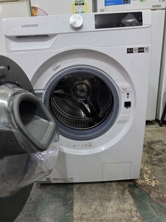Al Batha, Household Items, SAR 1,  For Sale: Samsung 8KG Fully Automatic Washing Machine &ndash; Almost New Condition