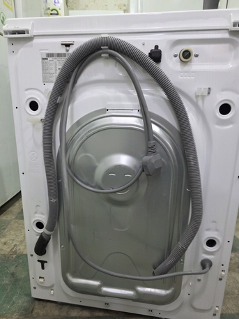 Al Batha, Household Items, SAR 1,  For Sale: Samsung 8KG Fully Automatic Washing Machine &ndash; Almost New Condition