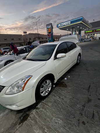 Riyadh, Vehicles, Cars & Trucks , SAR 18500,  Nissan Altima,  2010,  Automatic,  251000 KM,     Full Option In Very Good Condition