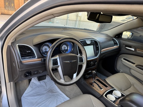 Riyadh, Vehicles, Cars & Trucks , SAR 53000, Chrysler 300C, 2012, Automatic, 239000 KM, Chrysler C300 Executive Full Option Panorama