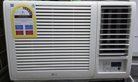 Al Malaz, Air Conditioners, SAR 1,  Lg Hot & Cold  Window Air-conditioner For Selling