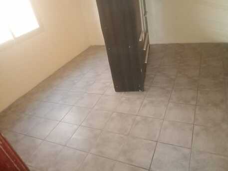 Manama, Apartments/Houses, BHD 180/month,  2 BR,  100 Sq. Meter,  2 Bhk Semi Furnished Flat Available With Ewa In Manama Call Aleena