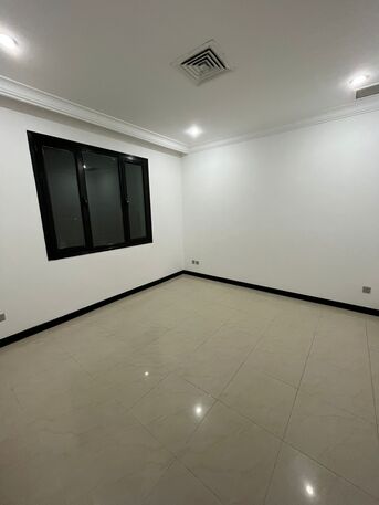 Kuwait City, Apartments/Houses, KWD 420/month,  2 BR,  Apartment For Rent In Hawally With A Sea View And A Large Balcony.