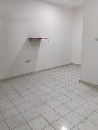 Salmaniya, Apartments/Houses, BHD 220/month,  2 BR,  2 Bedroom Unfurnished Flat For Rent With Ewa
