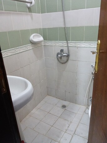 Salmaniya, Apartments/Houses, BHD 220/month,  2 BR,  2 Bedroom Unfurnished Flat For Rent With Ewa