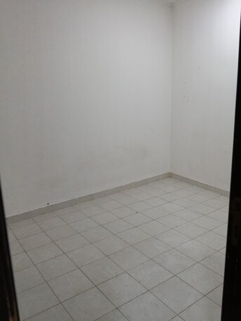 Salmaniya, Apartments/Houses, BHD 220/month,  2 BR,  2 Bedroom Unfurnished Flat For Rent With Ewa