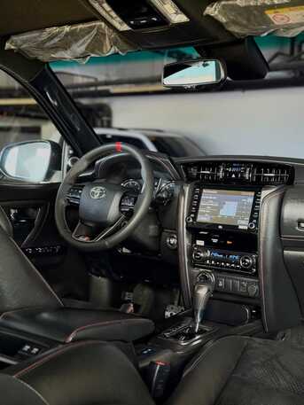 Cairo, Automotive, إيجار تويوتا فورتشنر بالسائق: موثوقية توي