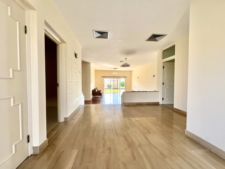 Saar, Villas, BHD 800,  300 Sq. Meter,  Elegant 4BR Semi-Furnished Villa In Saar | Private Backyard