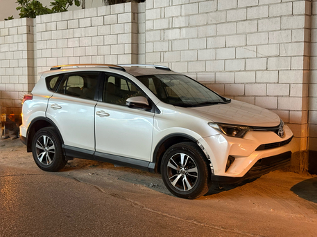 Mahooz, Vehicles, Cars & Trucks , BHD 5600,  Toyota RAV4,  2016,  Automatic,  200000 KM,  TOYOTA RAV 4  URGENT SALE